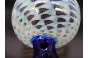 大正期　碗型　乳白　鱗文　青脚　レトロな味わい深い氷コップ(碗形、グラス、硝子、和ガラス)(R-082872)