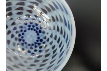 大正期　碗型　乳白　鱗文　青脚　レトロな味わい深い氷コップ(碗形、グラス、硝子、和ガラス)(R-082872)