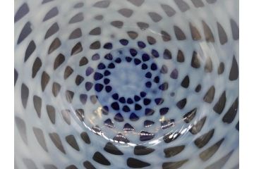 大正期　碗型　乳白　鱗文　青脚　レトロな味わい深い氷コップ(碗形、グラス、硝子、和ガラス)(R-082872)