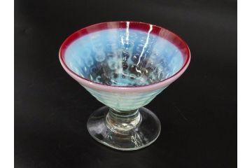 大正期　ラッパ型　型吹き　乳白ぼかし　格子文様　赤縁のアクセントに惹かれる氷コップ(グラス、硝子、和ガラス)(R-082873)