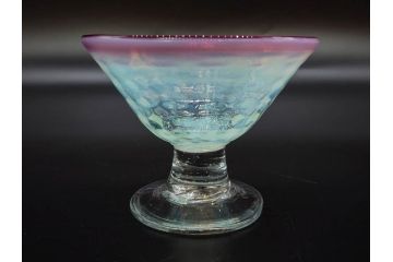 大正期　ラッパ型　型吹き　乳白ぼかし　格子文様　赤縁のアクセントに惹かれる氷コップ(グラス、硝子、和ガラス)(R-082873)