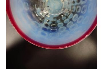 大正期　ラッパ型　型吹き　乳白ぼかし　格子文様　赤縁のアクセントに惹かれる氷コップ(グラス、硝子、和ガラス)(R-082873)