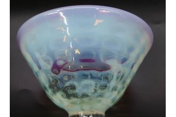 大正期　ラッパ型　型吹き　乳白ぼかし　格子文様　赤縁のアクセントに惹かれる氷コップ(グラス、硝子、和ガラス)(R-082873)
