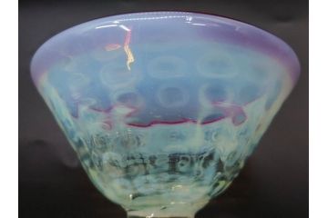 大正期　ラッパ型　型吹き　乳白ぼかし　格子文様　赤縁のアクセントに惹かれる氷コップ(グラス、硝子、和ガラス)(R-082873)