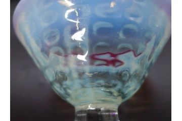 大正期　ラッパ型　型吹き　乳白ぼかし　格子文様　赤縁のアクセントに惹かれる氷コップ(グラス、硝子、和ガラス)(R-082873)