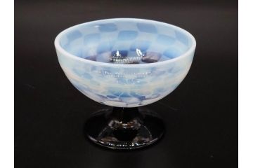 大正期　碗型　乳白　市松模様　エナメル脚　個性的なデザインが魅力の氷コップ(グラス、硝子、和ガラス)(R-082874)