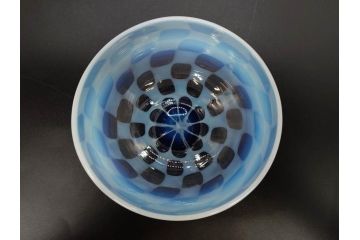 大正期　碗型　乳白　市松模様　エナメル脚　個性的なデザインが魅力の氷コップ(グラス、硝子、和ガラス)(R-082874)