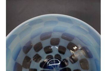 大正期　碗型　乳白　市松模様　エナメル脚　個性的なデザインが魅力の氷コップ(グラス、硝子、和ガラス)(R-082874)
