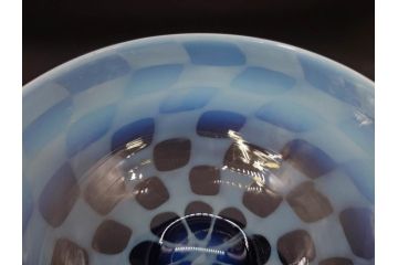 大正期　碗型　乳白　市松模様　エナメル脚　個性的なデザインが魅力の氷コップ(グラス、硝子、和ガラス)(R-082874)