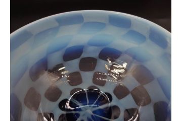 大正期　碗型　乳白　市松模様　エナメル脚　個性的なデザインが魅力の氷コップ(グラス、硝子、和ガラス)(R-082874)