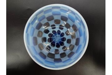 大正期　碗型　乳白　市松模様　エナメル脚　優しげな雰囲気漂う氷コップ(グラス、硝子、和ガラス)(R-082875)