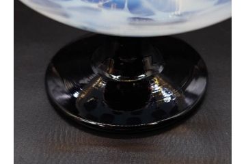 大正期　碗型　乳白　市松模様　エナメル脚　優しげな雰囲気漂う氷コップ(グラス、硝子、和ガラス)(R-082875)