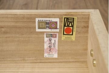 中古　上手物　伝統工芸士　皆川繁久作　シックな色合いの金具が落ち着きある雰囲気を醸し出す加茂総桐箪笥・下段(胴厚、四方丸、総桐たんす、引き出し、、和タンス、衣装箪笥、ローボード、ローチェスト、テレビ台、テレビボード)(R-082879)