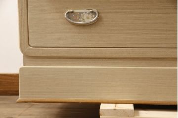 中古　上手物　伝統工芸士　皆川繁久作　シックな色合いの金具が落ち着きある雰囲気を醸し出す加茂総桐箪笥・下段(胴厚、四方丸、総桐たんす、引き出し、、和タンス、衣装箪笥、ローボード、ローチェスト、テレビ台、テレビボード)(R-082879)