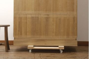 中古　上手物　伝統工芸士　皆川繁久作　シックな色合いの金具が落ち着きある雰囲気を醸し出す加茂総桐箪笥・下段(胴厚、四方丸、総桐たんす、引き出し、、和タンス、衣装箪笥、ローボード、ローチェスト、テレビ台、テレビボード)(R-082879)