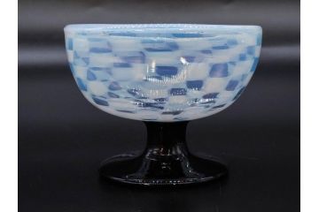 大正期　碗型　乳白　市松模様　エナメル脚　温かみのある色合いが可愛らしい氷コップ(グラス、硝子、和ガラス)(R-082880)