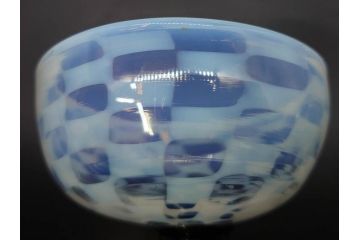 大正期　碗型　乳白　市松模様　エナメル脚　温かみのある色合いが可愛らしい氷コップ(グラス、硝子、和ガラス)(R-082880)
