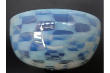 大正期　碗型　乳白　市松模様　エナメル脚　温かみのある色合いが可愛らしい氷コップ(グラス、硝子、和ガラス)(R-082880)