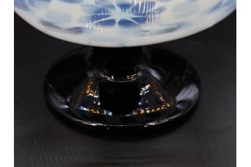 大正期　碗型　乳白　市松模様　エナメル脚　温かみのある色合いが可愛らしい氷コップ(グラス、硝子、和ガラス)(R-082880)