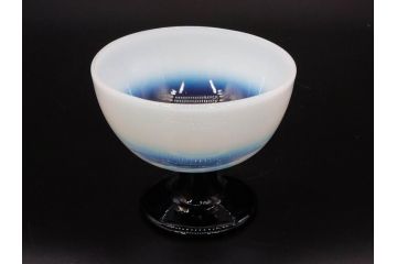 大正期　碗型　乳白ぼかし　赤縁　輪花　エナメル脚　柔らかい色合いに惹かれる氷コップ2客セット(グラス、硝子、和ガラス)(R-082882)