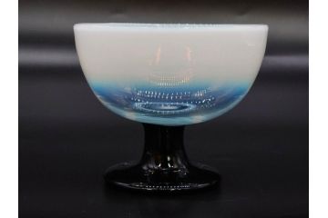 大正期　碗型　乳白ぼかし　赤縁　輪花　エナメル脚　柔らかい色合いに惹かれる氷コップ2客セット(グラス、硝子、和ガラス)(R-082882)