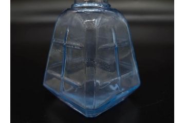 昭和初期　プレスガラス　醤油差し　食卓に彩を添えるガラス瓶5点セット(醤油瓶、しょうゆ差し、調味料入れ、ツバメ、ソース、硝子、和ガラス)(R-082885)