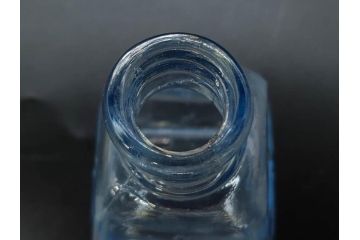 昭和初期　プレスガラス　醤油差し　食卓に彩を添えるガラス瓶5点セット(醤油瓶、しょうゆ差し、調味料入れ、ツバメ、ソース、硝子、和ガラス)(R-082885)