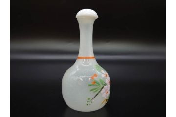 昭和初期　乳白　ガラス　レトロな可愛らしさが魅力の雛徳利3点セット(ひな祭り、雛道具、花、硝子、ガラス)(R-082893)