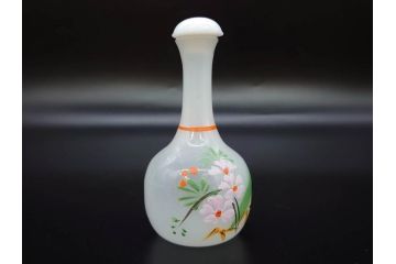 昭和初期　乳白　ガラス　レトロな可愛らしさが魅力の雛徳利3点セット(ひな祭り、雛道具、花、硝子、ガラス)(R-082893)