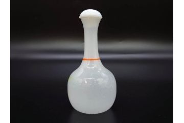 昭和初期　乳白　ガラス　レトロな可愛らしさが魅力の雛徳利3点セット(ひな祭り、雛道具、花、硝子、ガラス)(R-082893)