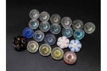 昭和初期　独楽　ガラス　懐かしさが溢れるミニチュアこま21点セット(花型、おもちゃ、玩具、サイコロ、硝子)(R-082895)