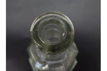 昭和初期　プレスガラス　上品なデザインが魅力のガラス瓶5点セット(バーマカレー、醤油瓶、調味料入れ、硝子)(R-082897)