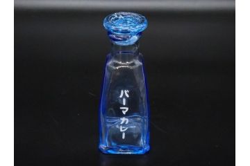 昭和初期　プレスガラス　上品なデザインが魅力のガラス瓶5点セット(バーマカレー、醤油瓶、調味料入れ、硝子)(R-082897)