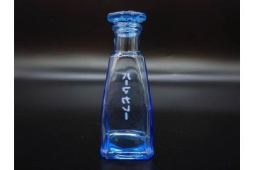 昭和初期　プレスガラス　上品なデザインが魅力のガラス瓶5点セット(バーマカレー、醤油瓶、調味料入れ、硝子)(R-082897)