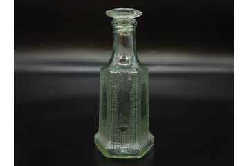 昭和初期　プレスガラス　上品なデザインが魅力のガラス瓶5点セット(バーマカレー、醤油瓶、調味料入れ、硝子)(R-082897)