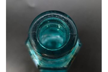 昭和初期　プレスガラス　上品なデザインが魅力のガラス瓶5点セット(バーマカレー、醤油瓶、調味料入れ、硝子)(R-082897)