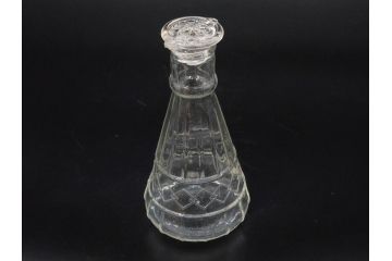 昭和初期　プレスガラス　上品なデザインが魅力のガラス瓶5点セット(バーマカレー、醤油瓶、調味料入れ、硝子)(R-082897)