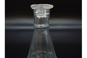 昭和初期　プレスガラス　上品なデザインが魅力のガラス瓶5点セット(バーマカレー、醤油瓶、調味料入れ、硝子)(R-082897)