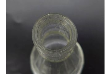 昭和初期　プレスガラス　上品なデザインが魅力のガラス瓶5点セット(バーマカレー、醤油瓶、調味料入れ、硝子)(R-082897)
