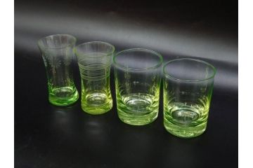 大正〜昭和初期　ウランガラス　美しい色合いが魅力のコップ4客セット(グラス、花模様、硝子、和ガラス)(R-082898)