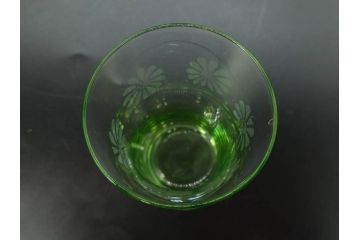大正〜昭和初期　ウランガラス　美しい色合いが魅力のコップ4客セット(グラス、花模様、硝子、和ガラス)(R-082898)