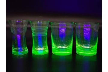 大正〜昭和初期　ウランガラス　美しい色合いが魅力のコップ4客セット(グラス、花模様、硝子、和ガラス)(R-082898)