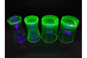 大正〜昭和初期　ウランガラス　美しい色合いが魅力のコップ4客セット(グラス、花模様、硝子、和ガラス)(R-082898)