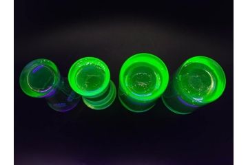 大正〜昭和初期　ウランガラス　美しい色合いが魅力のコップ4客セット(グラス、花模様、硝子、和ガラス)(R-082898)