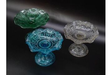 大正〜昭和初期　プレスガラス　和ガラス　気品ある空間に演出するコンポート3点セット(フルーツボウル、果物入れ、デザートディッシュ、タッツア、硝子)(R-082900)