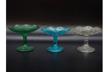 大正〜昭和初期　プレスガラス　和ガラス　気品ある空間に演出するコンポート3点セット(フルーツボウル、果物入れ、デザートディッシュ、タッツア、硝子)(R-082900)