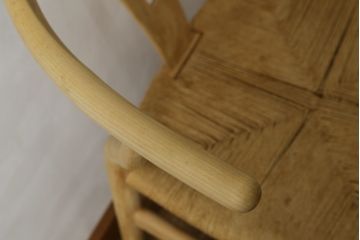 中古　北欧家具　老舗家具メーカー CARL HANSEN & SON(カール・ハンセン&サン)　ハンス J. ウェグナー(HANS J. WEGNER)デザイン　CH24　特徴的なラインを描く美しいフォルムのYチェア(ワイチェア、ダイニングチェア、アームチェア、イス、椅子)(R-082901)