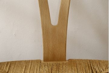 中古　北欧家具　老舗家具メーカー CARL HANSEN & SON(カール・ハンセン&サン)　ハンス J. ウェグナー(HANS J. WEGNER)デザイン　CH24　特徴的なラインを描く美しいフォルムのYチェア(ワイチェア、ダイニングチェア、アームチェア、イス、椅子)(R-082901)