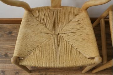 中古　北欧家具　老舗家具メーカー CARL HANSEN & SON(カール・ハンセン&サン)　ハンス J. ウェグナー(HANS J. WEGNER)デザイン　CH24　特徴的なラインを描く美しいフォルムのYチェア(ワイチェア、ダイニングチェア、アームチェア、イス、椅子)(R-082901)