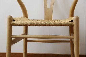 中古　北欧家具　老舗家具メーカー CARL HANSEN & SON(カール・ハンセン&サン)　ハンス J. ウェグナー(HANS J. WEGNER)デザイン　CH24　特徴的なラインを描く美しいフォルムのYチェア(ワイチェア、ダイニングチェア、アームチェア、イス、椅子)(R-082901)